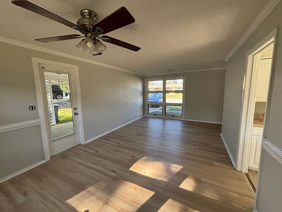 1st image of 3767 Spruce Dr