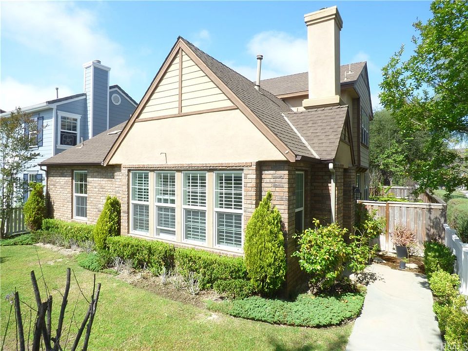 1st image of 2 Clarke Dr