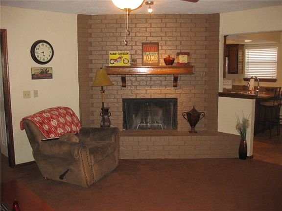 4th image of 617 NE 15th St