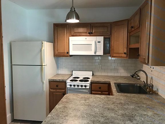 2nd image of 215 6th Ave NE APT 3