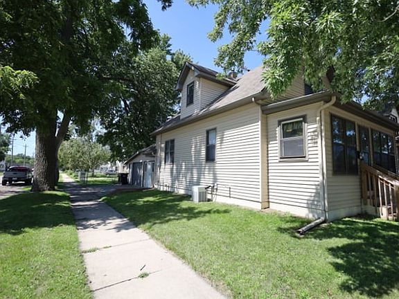 2nd image of 601 4th Ave NW