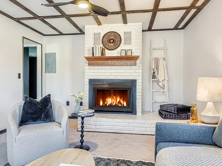 4264 W Radcliff Ave — Photo 31
