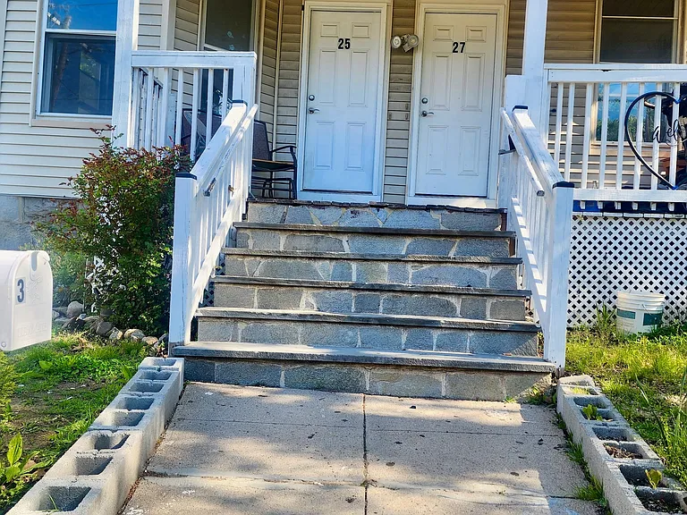 25 Laurel St #1 — Photo 2