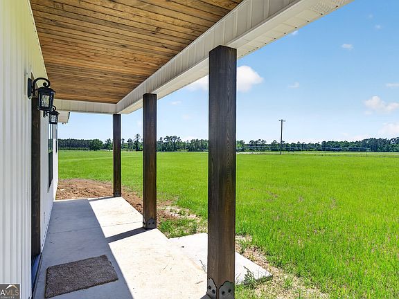 5th image of 3690 Highway 121 N