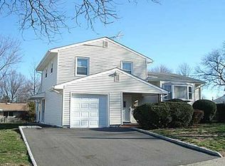 4 Susan Pl, Edison, NJ 08817