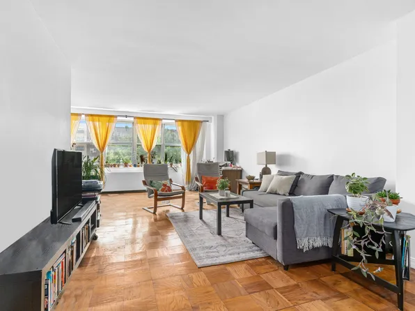 135 Ocean Parkway image 1 of 7
