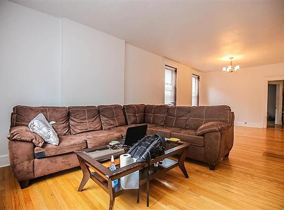 4th image of 5029 Newport Ave