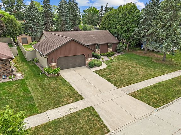 3rd image of 406 Silver Spring Dr