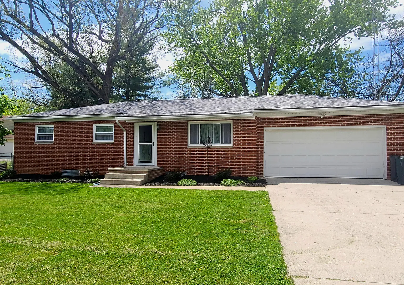 1315 Hickory Dr photo 1