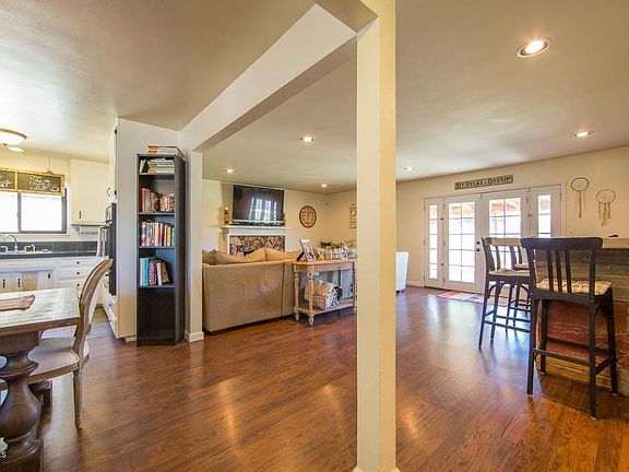 4th image of 165 Walden St