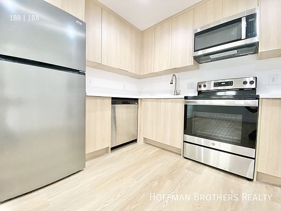 2nd image of 1017 Ocean Park Blvd #8