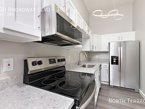 4th image of 920 Broadway Blvd #301