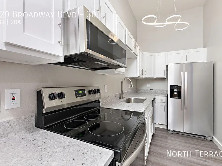 920 Broadway Blvd #301 — Photo 4