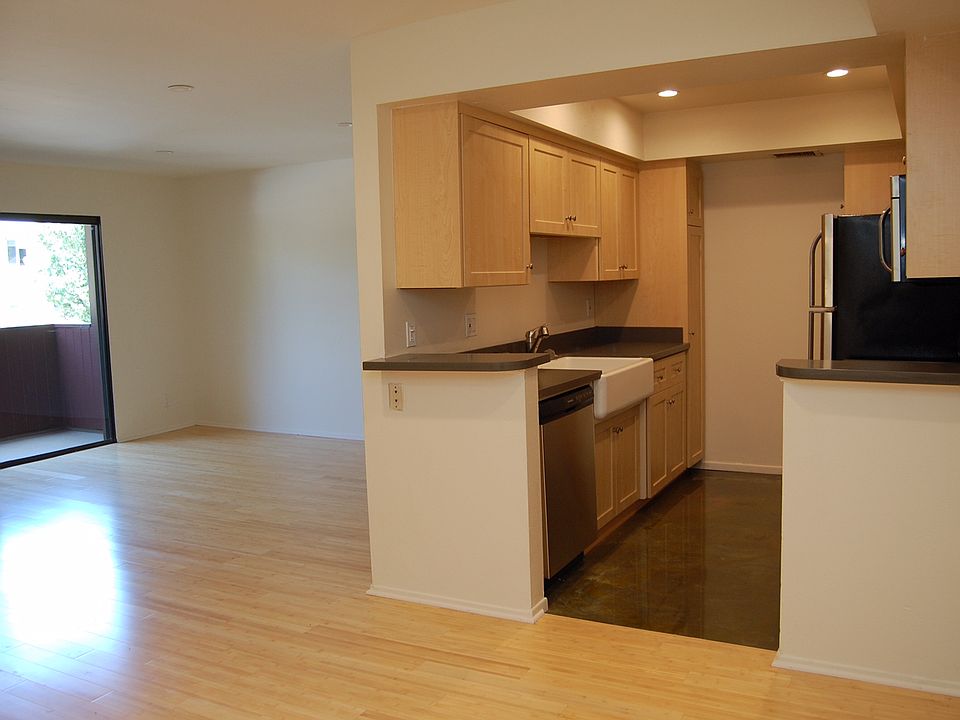 1st image of 1505 Barry Ave #115