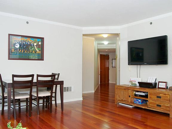 4th image of 1800 Washington St APT 318