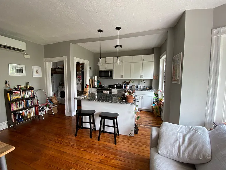 1627 W Grace St — Photo 5