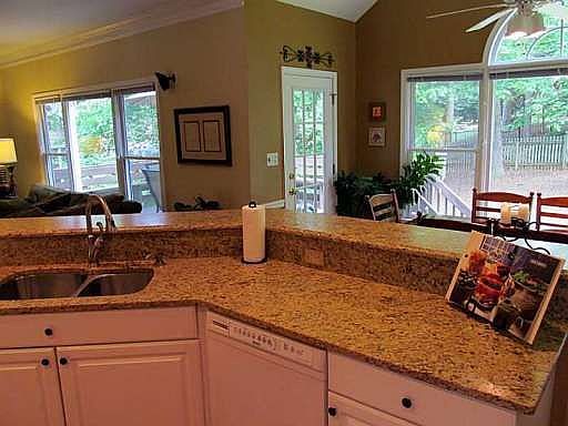 5th image of 3940 Upland Way