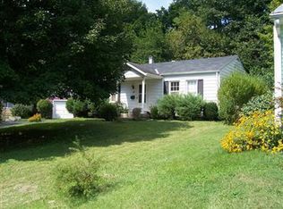28 Apple Ln, Milford, OH 45150