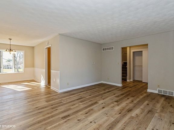 4th image of 703 Lincoln St