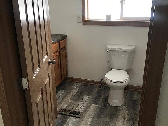 5th image of 782 W Wilson St