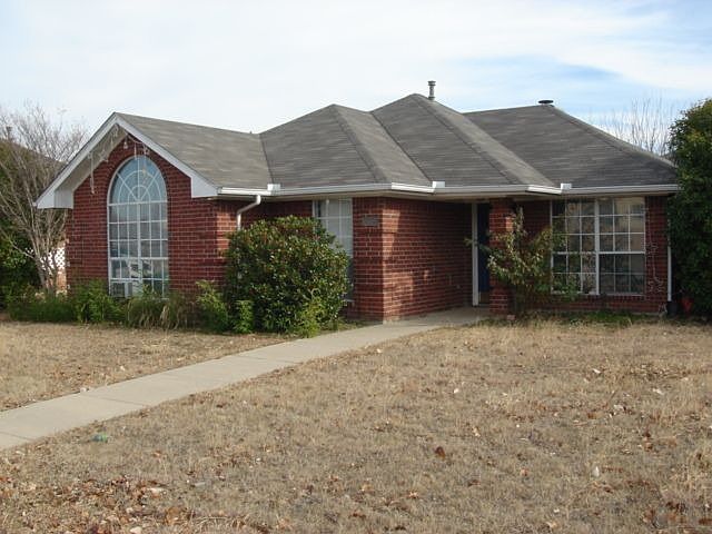 1st image of 416 Foxwood Cir