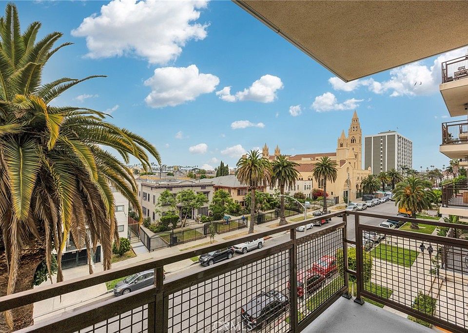 1st image of 2939 Leeward Ave #402