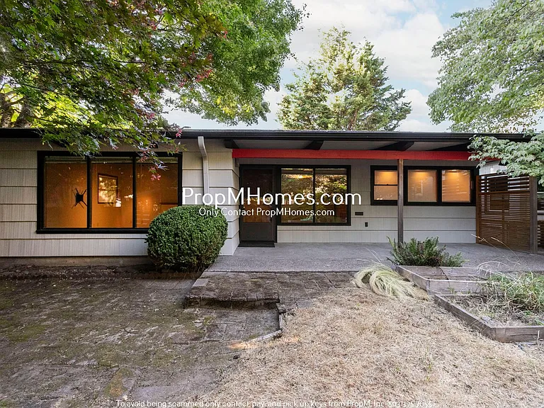 1027 SE 23rd Ave — Photo 1