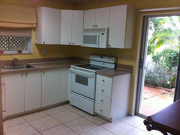 4th image of 8414 NW 40th Ct