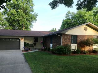 708 Pike Dr E, Highland, IL 62249