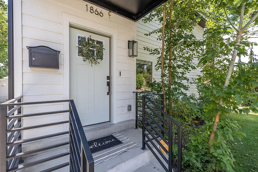 1866 E Garfield Ave — Photo 2