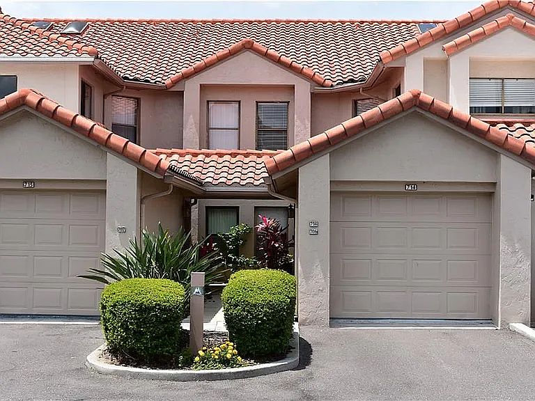 1st image of 707 Magnolia Pl