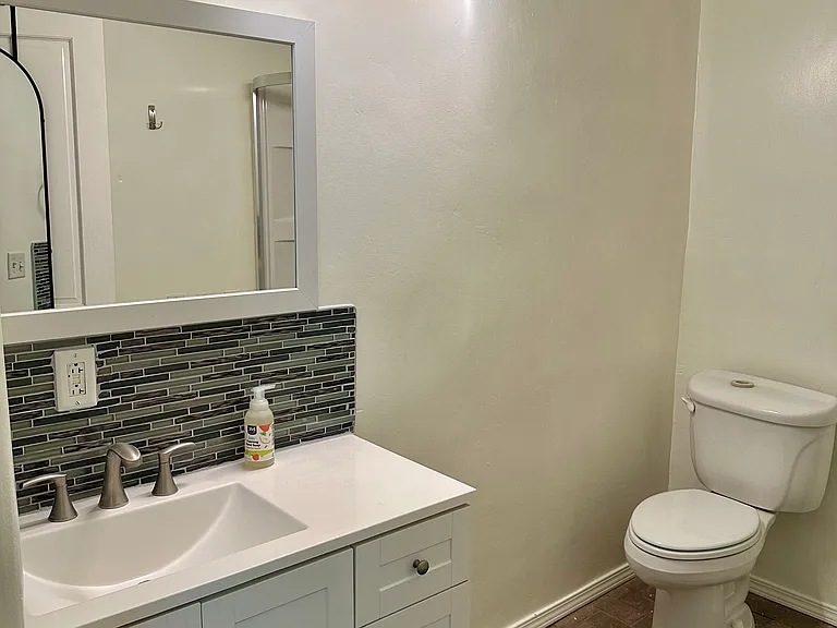 5 Banana Ln #C — Photo 10