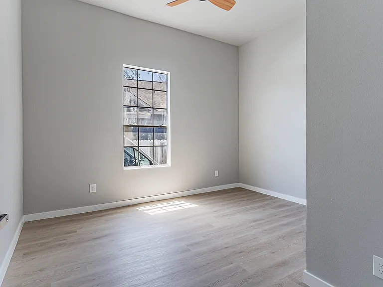 215 Delmar St #2 — Photo 11