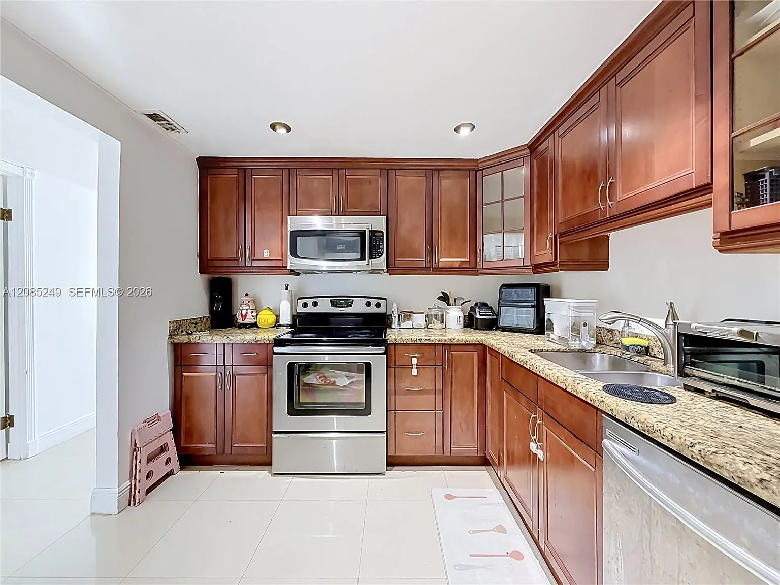 Buckley Towers Condo - Ea — Photo 2