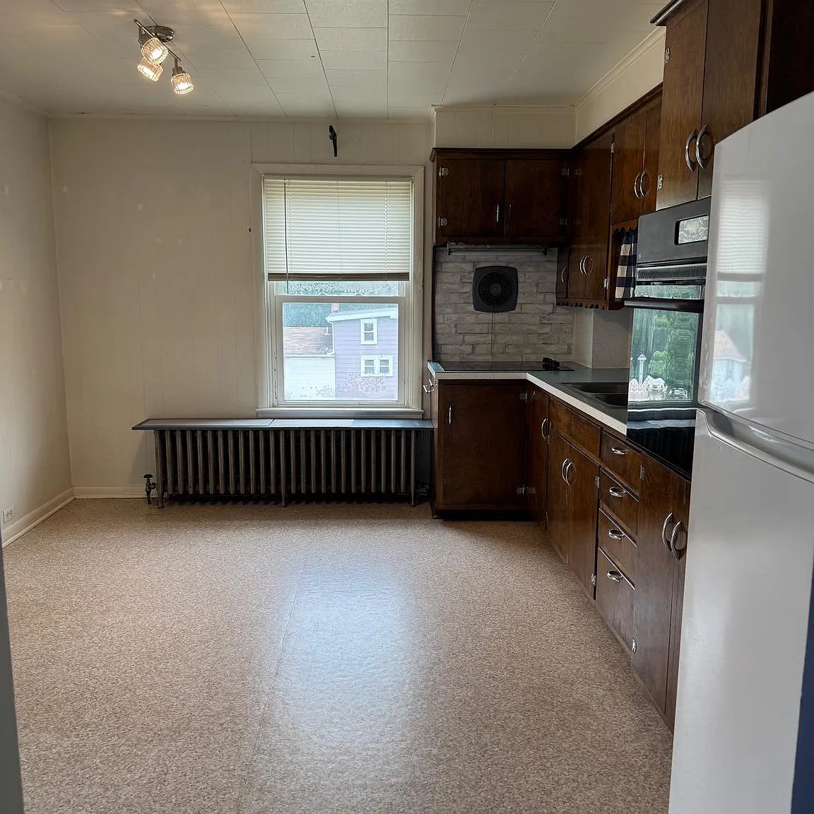 1 bed, 1830 sqft, $950 — Photo 2
