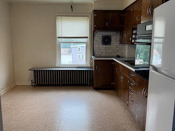 2nd image of 23 S Hess St #B