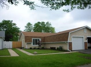 180 Golden Dr, Glendale Heights, IL 60139