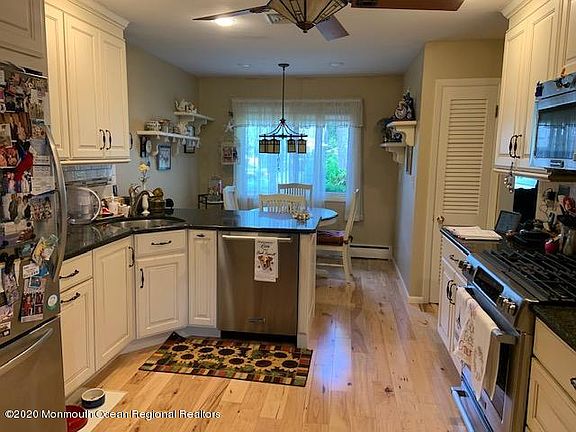 3rd image of 9 Green Hill Dr