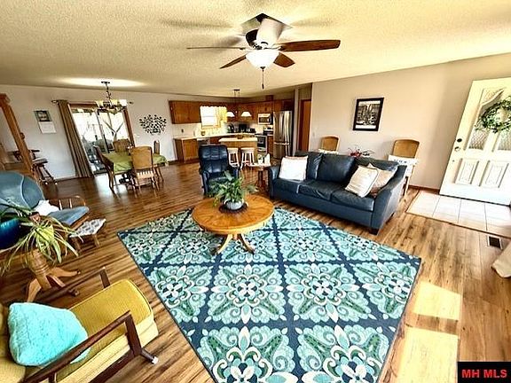 5th image of 905 Shay Dr