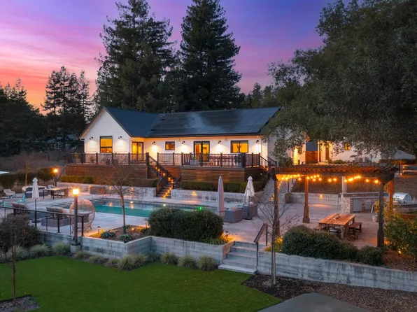 211 Burgundy Road, Healdsburg, CA 95448