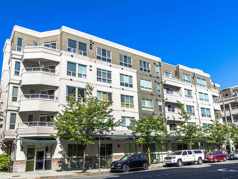 1st image of 925 110th Ave NE Ph 05