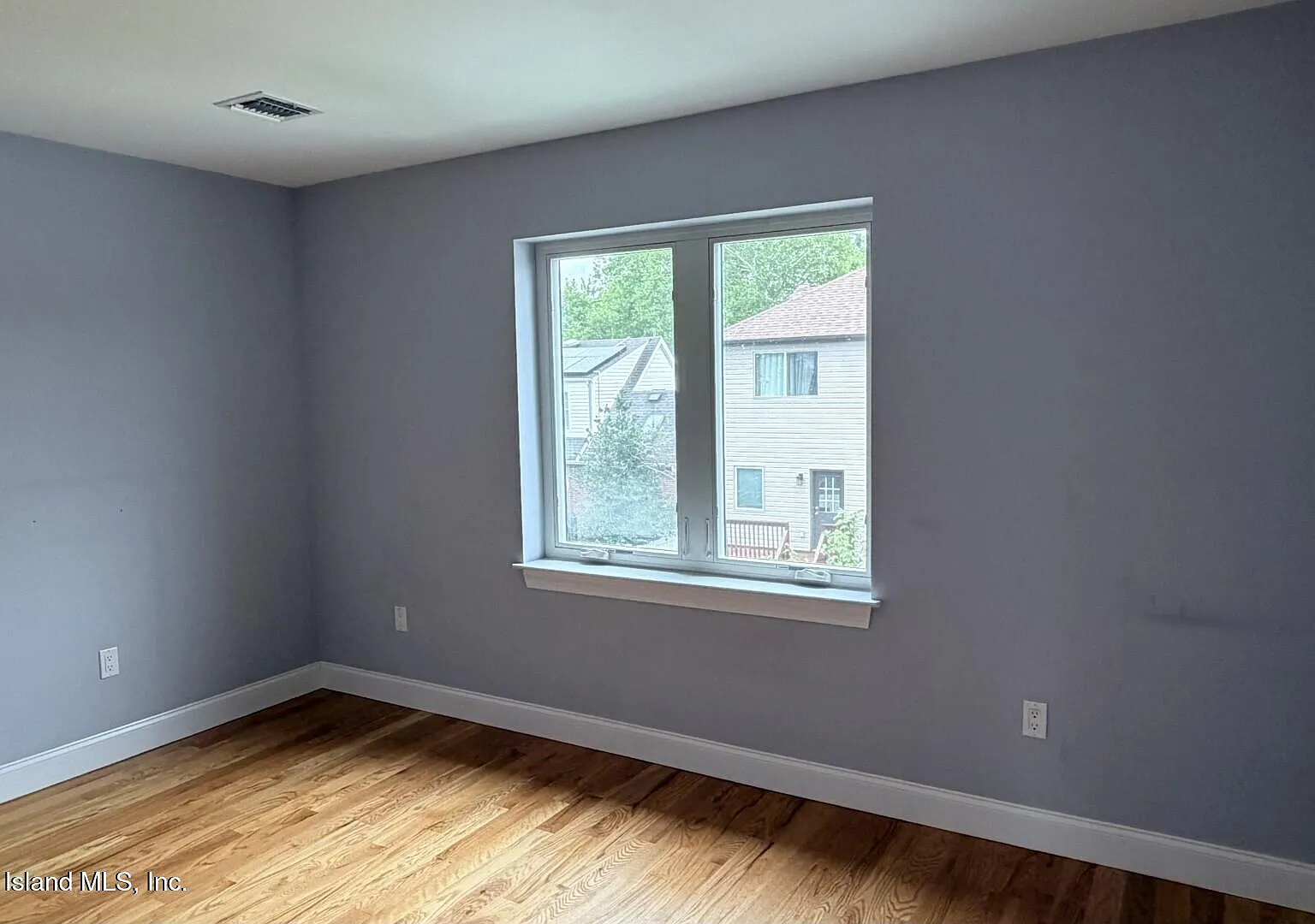 3 bed, 2.0 bath, 2592 sqft, $3,200 — Photo 4