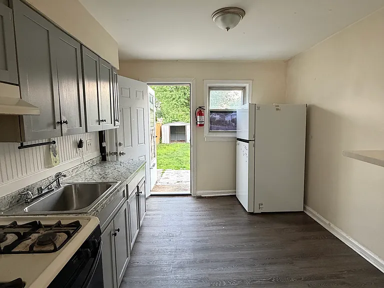 607 Berg Ave — Photo 1