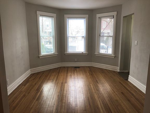 4th image of 949 N Saint Louis Ave