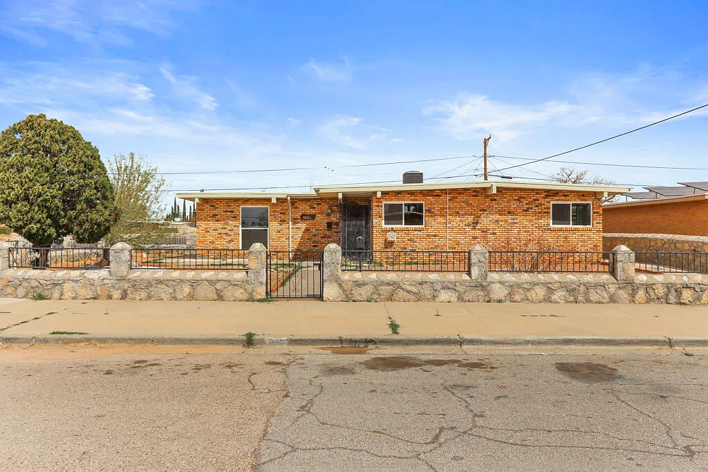 3 bed, 2.5 bath, 1824 sqft, $1,525 — Photo 1