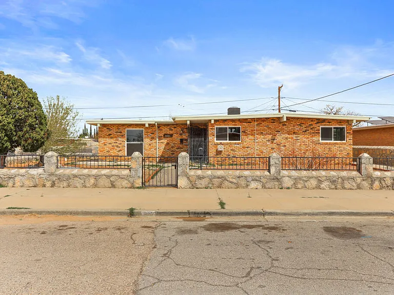 5201 Cornell Ave — Photo 1