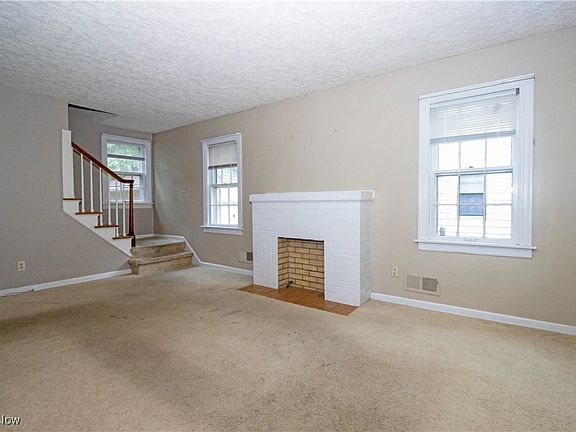 2nd image of 230 Ihrig Ave