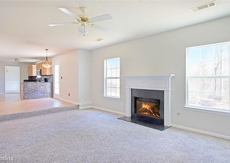 A FAM RM WITH FIREPLACE 02