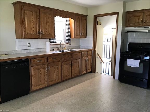 3rd image of 5600 Cumberland Dr