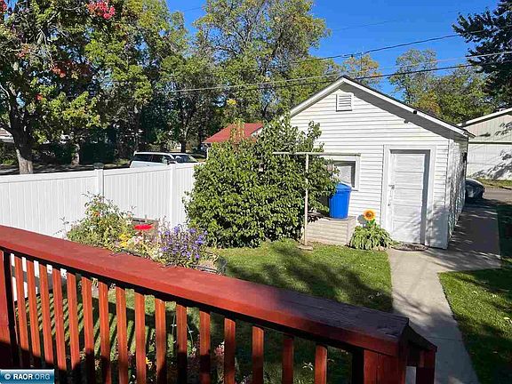 4th image of 2606 6th Ave E